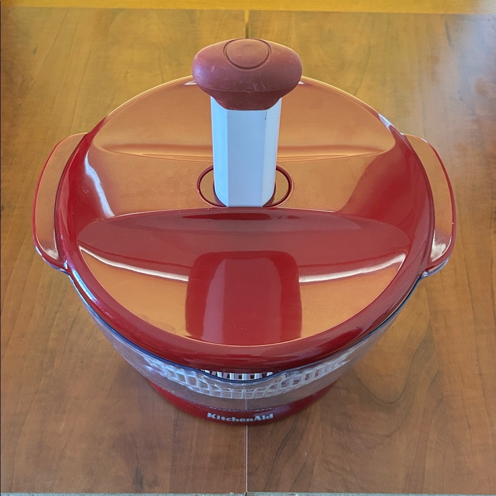 KitchenAid Salad Spinner Fruit
Cleaner Mixer RED Complete with 3
Dividers & Cap